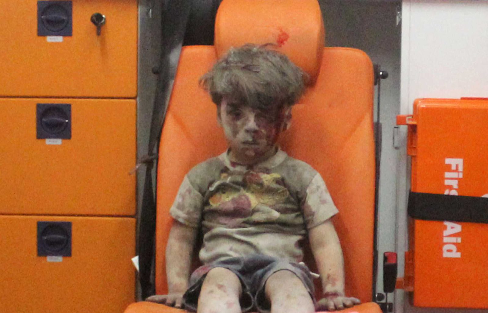 Five-year-old Omran Daqneesh, with bloodied face, sits inside an ambulance after he was rescued following an airstrike in the rebel-held al-Qaterji neighbourhood of Aleppo, Syria August 17, 2016. Picture taken August 17, 2016. REUTERS/Mahmoud Rslan EDITORIAL USE ONLY. NO RESALES. NO ARCHIVES TPX IMAGES OF THE DAY