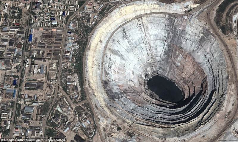 Rūdos kasykla „Mir“ Rusijoje – didžiausia deimantų kasykla pasaulyje.